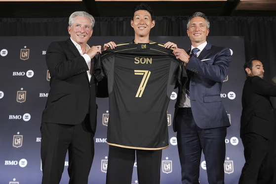 Son Heung-min, center, is introduced as a new member of Los Angeles FC during a press conference for the MLS soccer team Wednesday, Aug. 6, 2025, in Los Angeles. [AP/YONHAP]