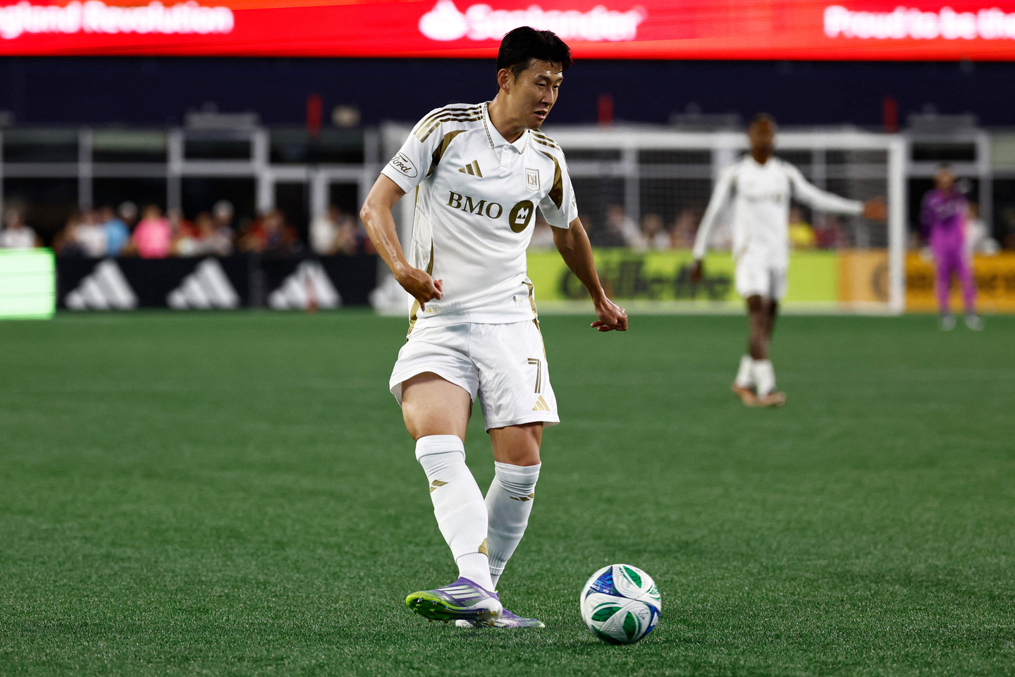 Los Angeles FC forward Son Heung-min controls the ball during an MLS match against New England Revolution at Gillette Stadium on Aug. 16 in Foxborough, Massachusetts. [AFP/YONHAP]