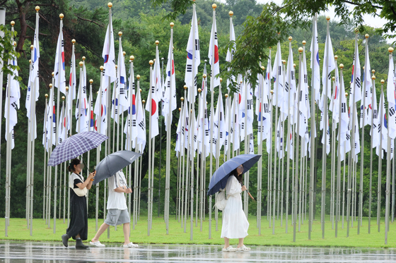 Visitors arrive at the Independence Hall of Korea in Cheonan, South Chungcheong, on Aug. 14. [YONHAP] 