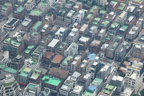 Multiunit houses are seen from Lotte World Tower in Songpa District, southern Seoul, on July 6. [YONHAP]