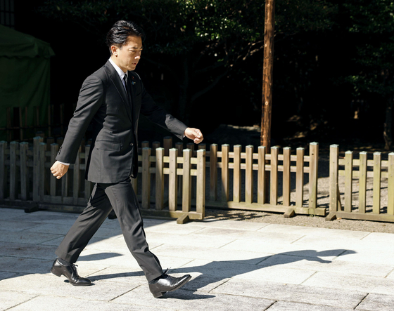 Japan's Agriculture Minister Shinjiro Koizumi visits Yasukuni Shrine honoring Japanese war dead on the 80th anniversary of Japan's surrender in World War II on Aug. 15. [YONHAP]