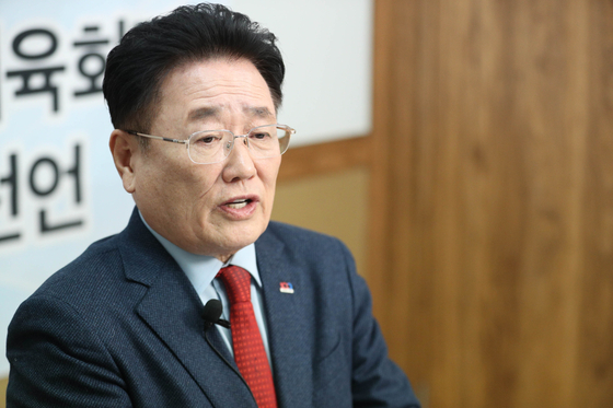 Korea Information Technology Research Institute President Yoo Joon-sang declares his candidacy for president of the Korean Sport & Olympic Committee in western Seoul on Dec. 28, 2020. [NEWS1]