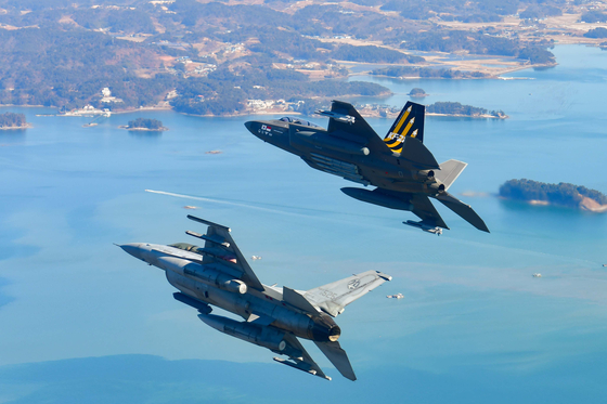  The KF-21, right, and the KF-16t, left during a test flight on Feb. 19, 2025 [KOREAN AIR FORCE]