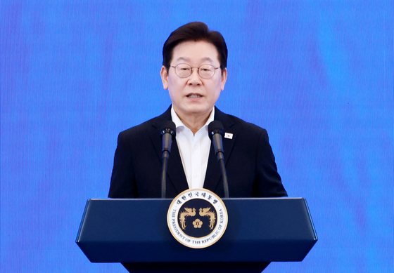 President Lee Jae Myung speaks during a State Affairs Planning Committee policy presentation at the Blue House on Aug. 13. [YONHAP]