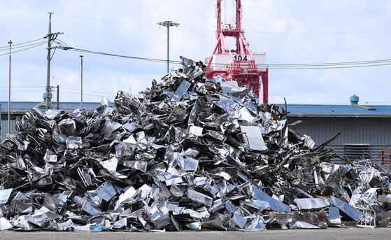 Used aluminum is piled up at a port in Pyeongtaek, Gyeonggi. [NEWS1] 