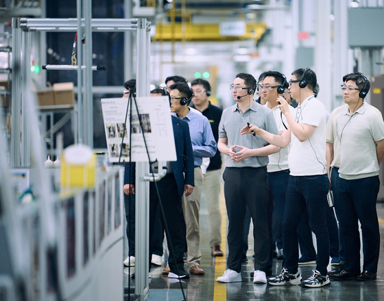 LG Chairman Koo Kwang-mo, center with the grey shirt, inspects LG Electronics' home appliance plant in Tennessee in June 2024. [YONHAP] 
