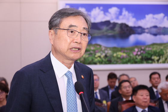 Foreign Minister Cho Hyun delivers remarks during a National Assembly session of the foreign affairs and unification committee at the National Assembly building in western Seoul on Aug. 18. [YONHAP]