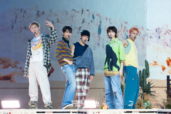 Boy band Cortis performs lead track “What You Want” during a showcase for the release of its first EP, ″Color Outside the Lines,″ at the Blue Square in central Seoul on Aug. 18. [DANIELA GONZALEZ PEREZ]