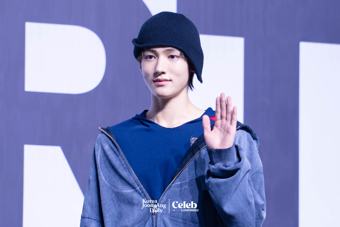 Cortis’s Seonghyeon poses for photos during a showcase for the release of the band’s first EP, ″Color Outside the Lines,″ at the Blue Square in central Seoul on Aug. 18. [DANIELA GONZALEZ PEREZ]
