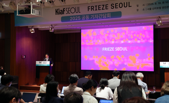 Director of Frieze Seoul Patrick Lee gives an overview of Frieze Seoul 2025 to the local press during the Kiaf Seoul and Frieze Seoul 2025 joint press conference at The Shilla Seoul in Jung District, central Seoul, on Tuesday. [NEWS1]