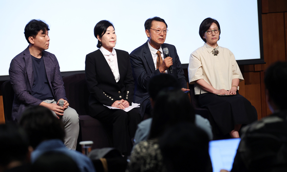 Chairman Lee Sung-hoon of the Galleries Association of Korea, third from left, answers questions from local reporters at the Kiaf Seoul and Frieze Seoul 2025 joint press conference at The Shilla Seoul on Tuesday. [NEWS1] 