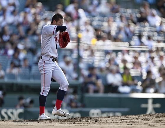 Kyoto International High School pitcher Ikki Nishimura reacts during a Summer Koshien game against Yamanashi Gakuin High School at Hanshin Koshien Stadium in Nishinomiya, Japan, on Aug. 19. [YONHAP]