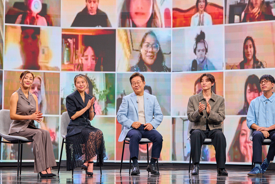 President Lee Jae Myung, third from left, speaks on a panel discussing the future vision of the K-pop industry in Seocho-dong, southern Seoul, in a prerecorded broadcast aired by Arirang TV on Aug. 20. Other panelists included Maggie Kang, writer and director of "KPop Demon Hunters," members Jihyo and Jeongyeon of K-pop girl group Twice and music producer R.Tee. [PRESIDENTIAL OFFICE]