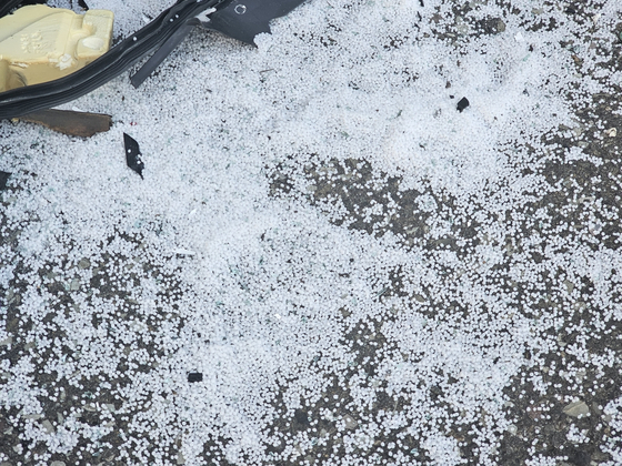A man died after his SUV skidded on plastic pellets that had spilled across a highway in Hadong County, South Gyeongsang, on Aug. 19. The pellets are pictured in this photo provided to Yonhap by a reader. [YONHAP]