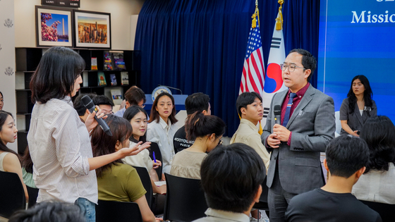 Sen. Andy Kim answers questions from the attendees of the youth town hall hosted in the American Diplomacy House in Yongsan District, central Seoul, on Aug. 20. [U.S. EMBASSY]