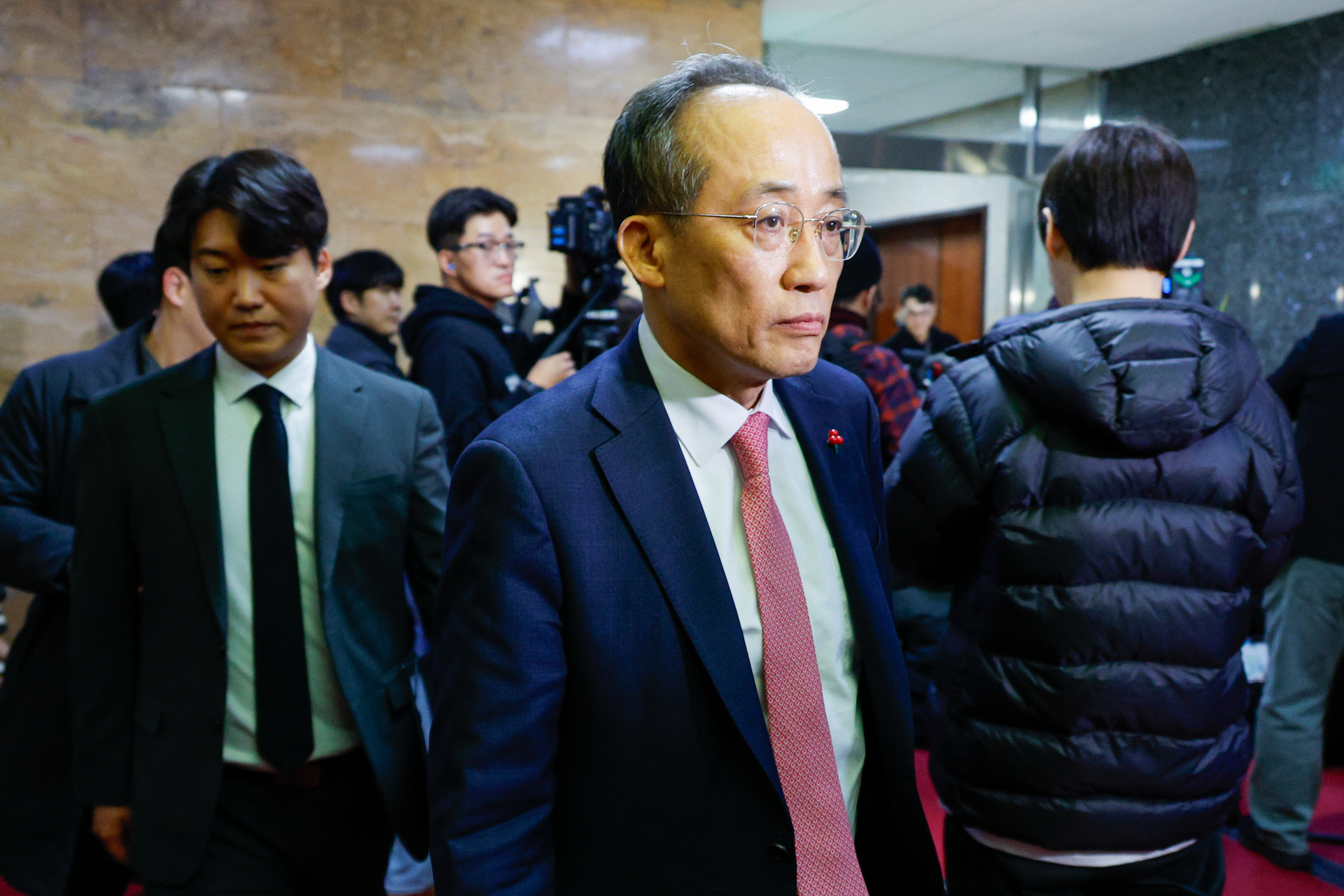Conservative People Power Party Rep. Choo Kyung-ho exits PPP chief Han Dong-hoon's office at the National Assembly in Yeouido, western Seoul, in December 2024. [NEWS1] 