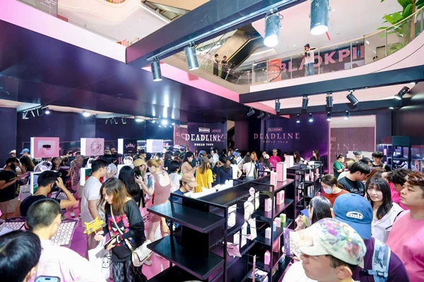 Girl group Blackpink is holding several pop-up stores themed after its ongoing world tour “Deadline” across China. [YG ENTERTAINMENT]