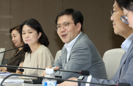 Trade Minister Yeo Han-koo speaks at a Asia-Pacific Economic Cooperation economy professionals meeting at the Korea Chamber of Commerce and Industry's headquarters in Jung District, central Seoul, on Aug. 18. [NEWS1]