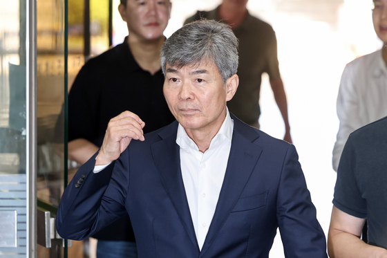 Lee Jong-ho, former head of Blackpearl Invest, appears for a hearing on his potential arrest at the Seoul Central District Court in Seocho District, southern Seoul, on Aug. 5. [NEWS1] 