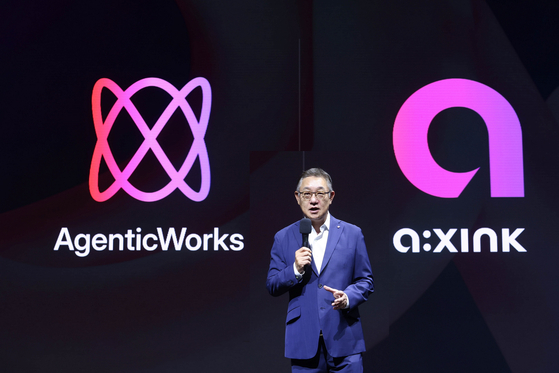 LG CNS CEO Hyun Shin-gyoon introduces AgenticWorks, an agentic AI platform, and AXThink, a workplace innovation service, at LG Science Park in Magok-dong, western Seoul, on Aug. 25. [LG CNS]