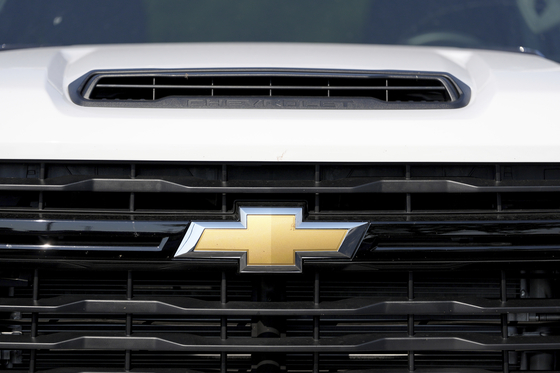 The Chevrolet logo is seen on a vehicle on the lot of a Chevrolet dealer in Fenton, Missouri, on Aug. 7. [AP/YONHAP]