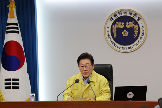 President Lee Jae Myung speaks during a senior aides' meeting at the presidential office in Yongsan, central Seoulon Aug. 21. [JOINT PRESS CORPS]