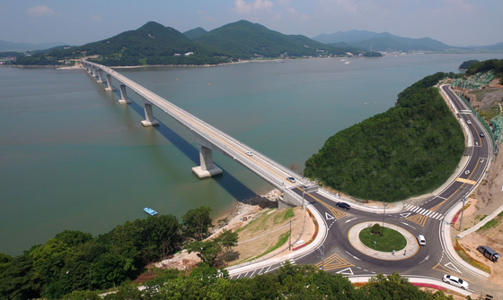 The Seokmo Bridge in Incheon [GANGWHA COUNTY]  