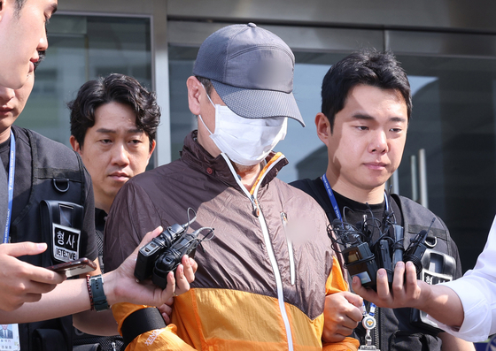 The assailant in the homemade firearm incident that occurred in Songdo International City last month is transferred from Incheon Nonhyeon Police Precinct to prosecution on July 30. [NEWS1]
