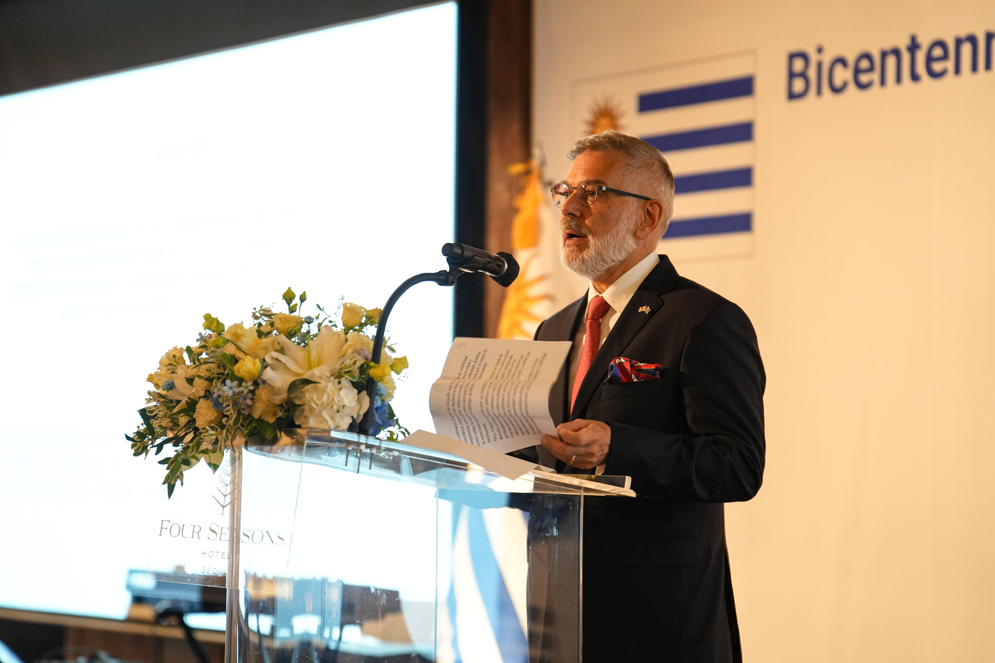 Uruguayan Ambassador to Korea Pablo Ernesto Scheiner Correa delivers welcoming remarks at a reception at the Four Seasons Hotel in central Seoul marking the 200th anniversary of the country‘s Declaration of Independence and the 61st anniversary of diplomatic ties with Korea on Monday. [EMBASSY OF URUGUAY IN KOREA]