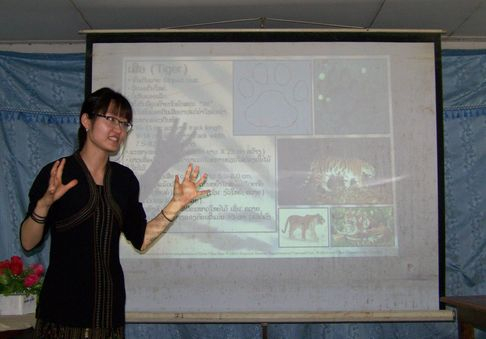 Researcher Lim Jeong-eun, who was pursuing her doctorate in 2010, provides tiger-related training to rangers at the Nam Aet Phu Rui Conservation Area in Laos [DASAN BOOKS]