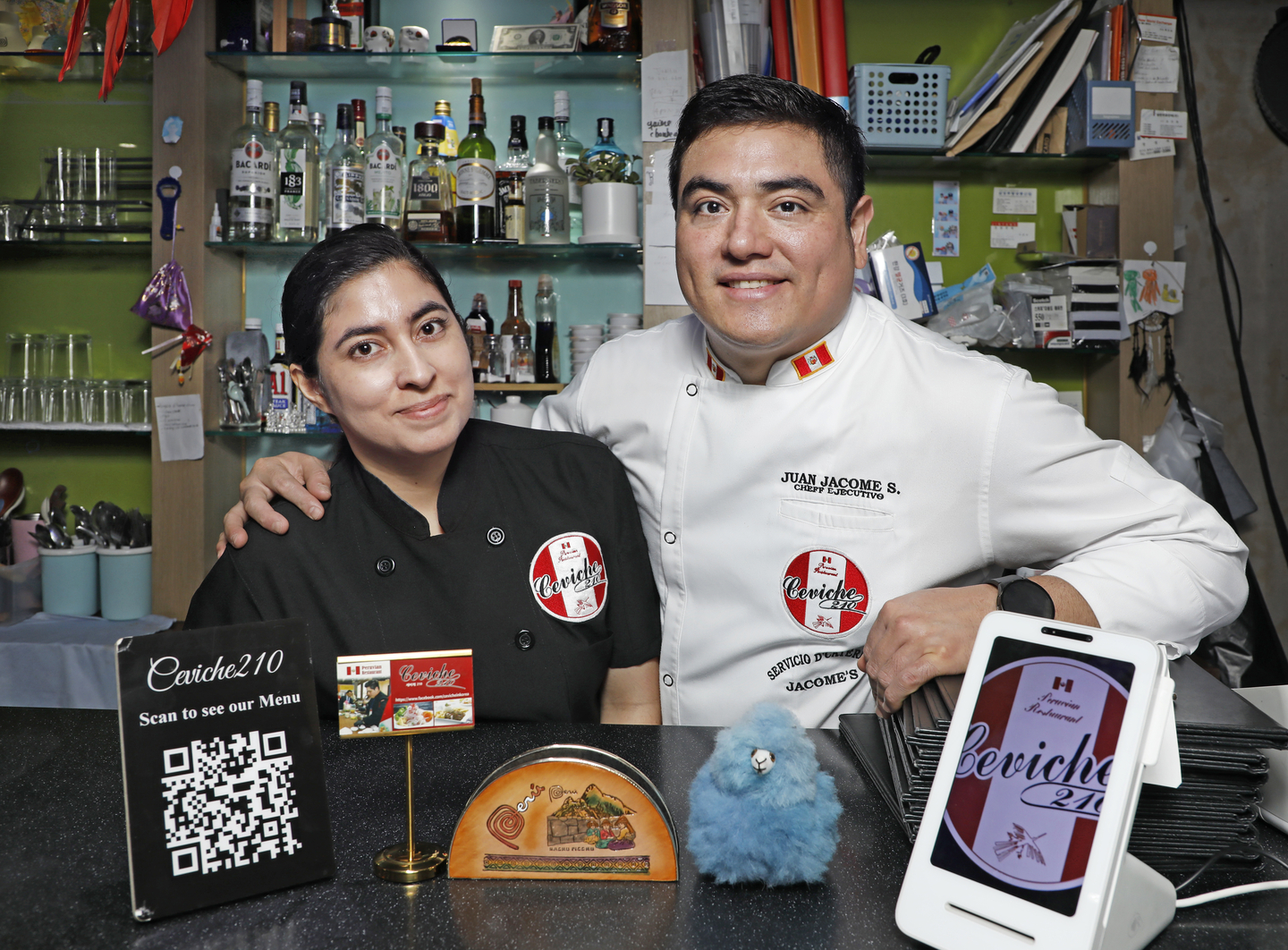 Chef and owner Juan David Jacome Silva, right, and his wife Jhein Arroyo Silva pose for a photo at the Peruvian restaurant Ceviche 210 in Pyeongtaek, Gyeonggi. [PARK SANG-MOON]