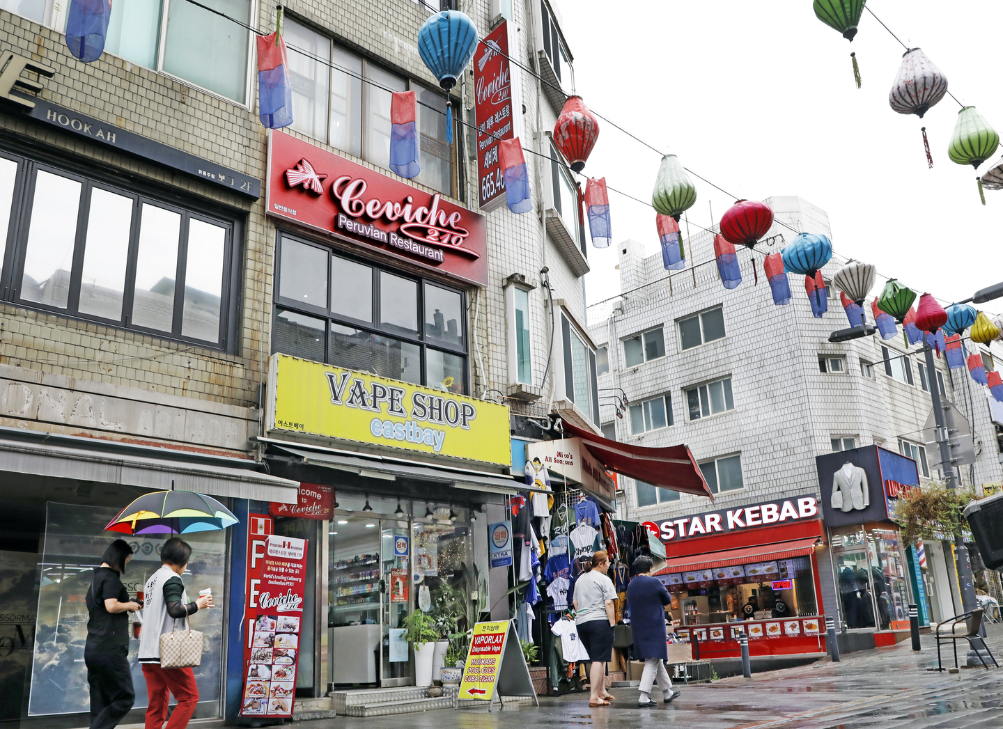 The red sign of the Peruvian restaurant Ceviche 210 stands out among the other English signs. [PARK SANG-MOON]