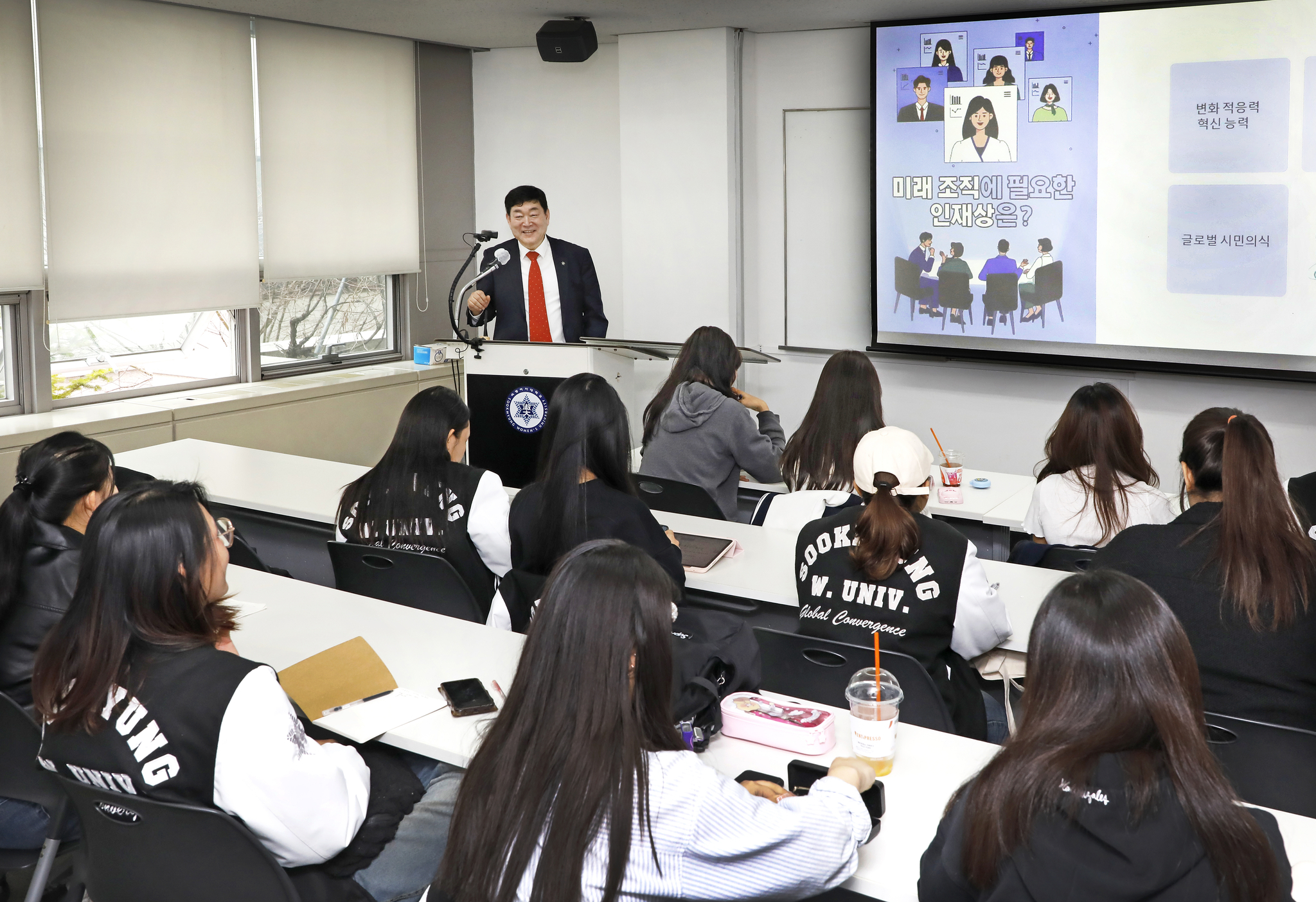 International students at Sookmyung Women's University's Division of Global Convergence sit in the Global Capability Strategy course held on March 12. [PARK SANG-MOON]