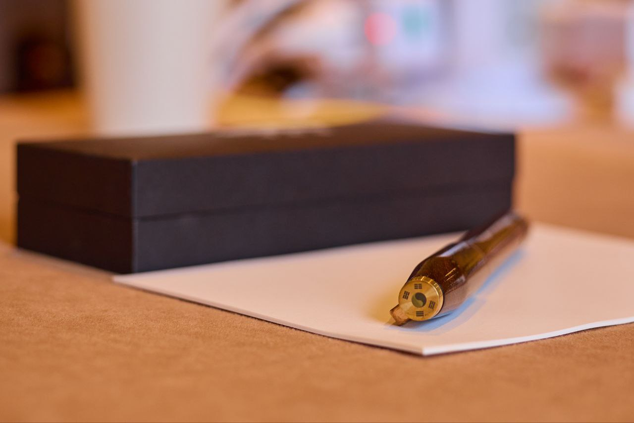 A fountain pen gifted by Korean President Lee Jae Myung to U.S. President Donald Trump following their first bilateral summit in Washington on Aug. 25. [PRESIDENTIAL OFFICE] 