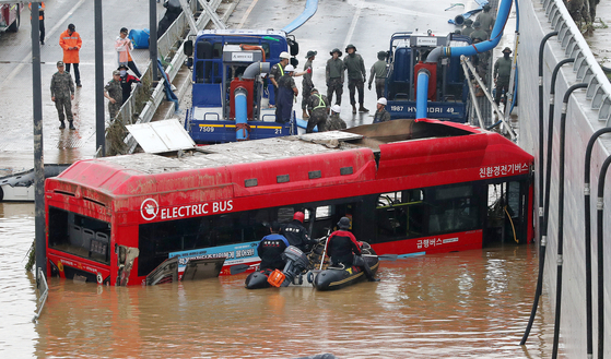 Fire authorities and military personnel conduct a rescue operation at the Gungpyeong 2 underpass Osong County, Cheongju on July 16, 2023 as a temporary embankment on the Miho River collapsed during record rainfall. [NEWS1]