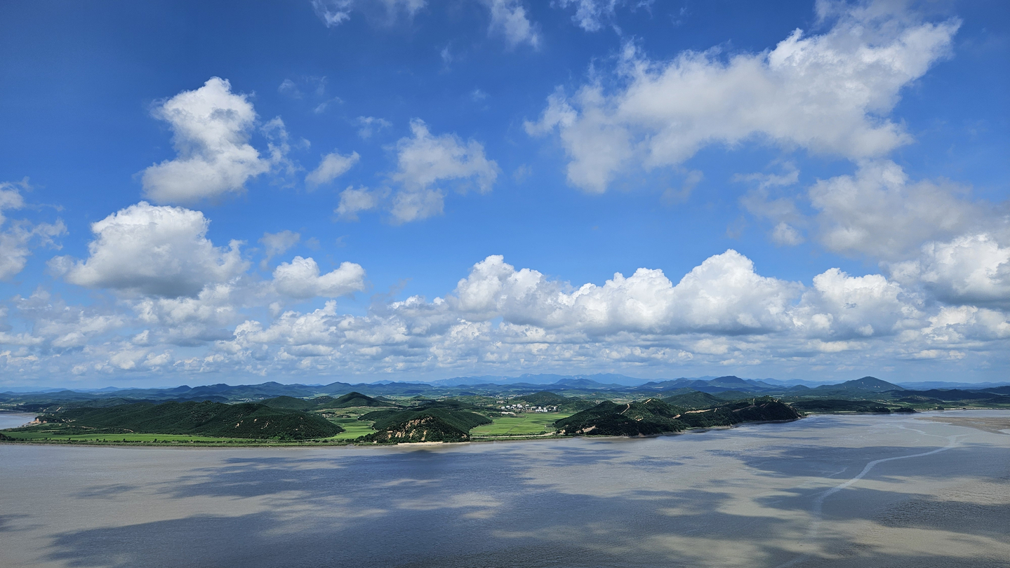 A view of North Korea is seen from the Aegibong Peace Ecological Park in Gimpo, Gyeonggi, on Aug. 22. [JOONGANG ILBO]
