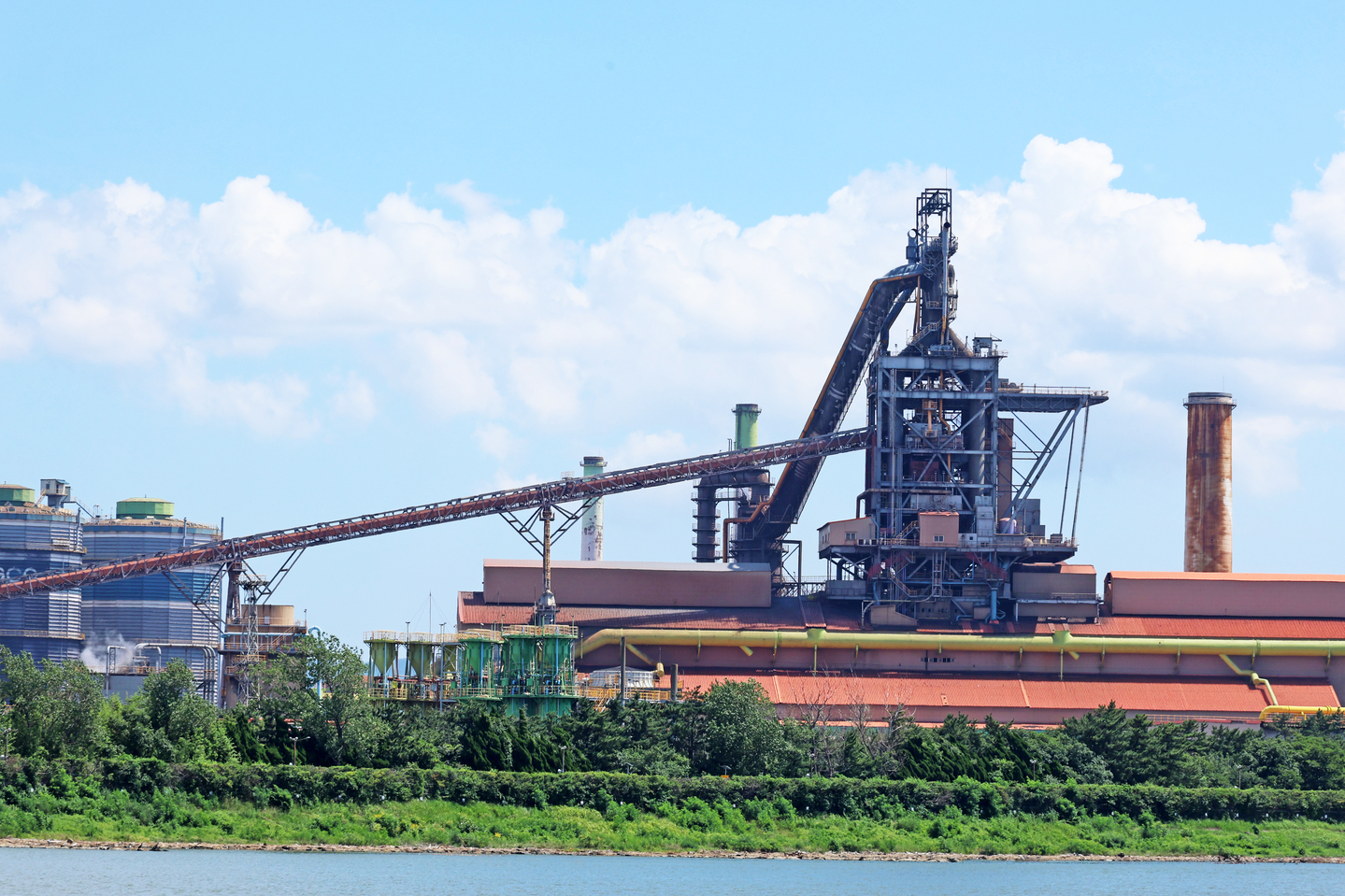 This undated file photo shows a steelmaking plant in Pohang, North Gyeongsang. [YONHAP]