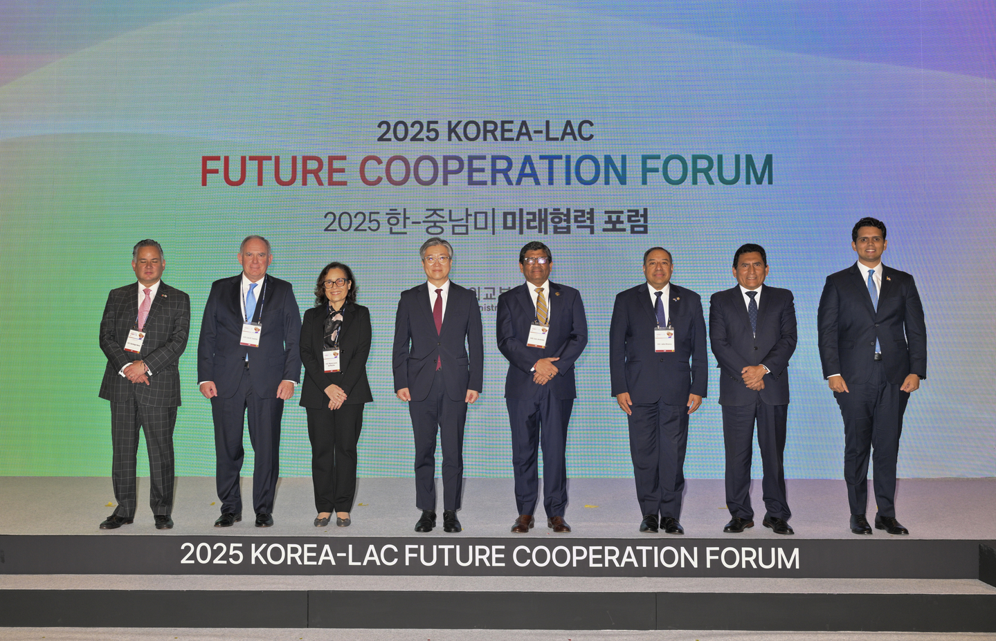 High-level officials from Latin American countries, including Lucero, second from left, pose for a photo during this year's Korea-Latin America Future Cooperation Forum hosted by Korea’s Ministry of Foreign Affairs in central Seoul on Tueesday. [MINISTRY OF FOREIGN AFFAIRS]