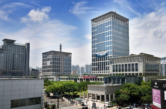 The picture shows the Busan Metropolitan City Hall in Busan. [JOONGANG ILBO]