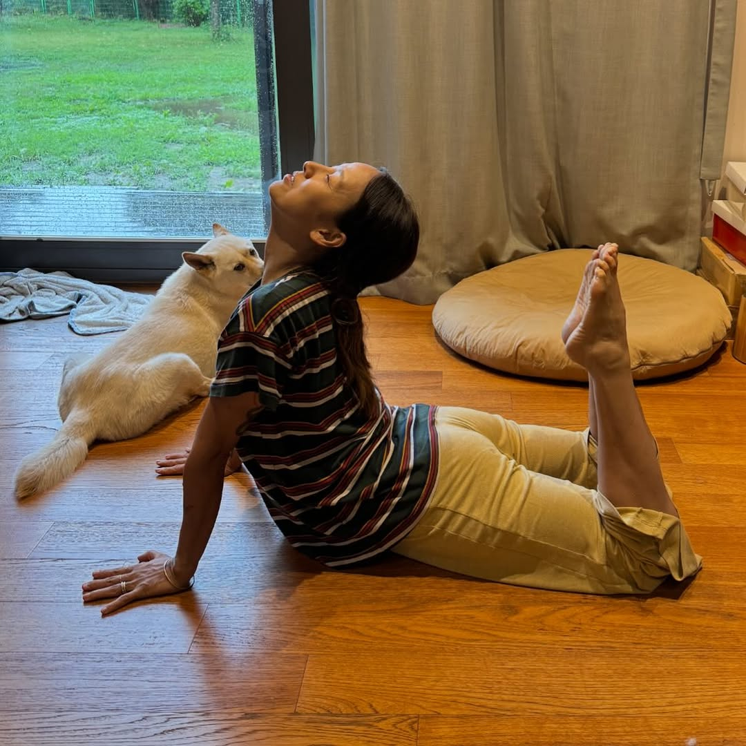 Singer Lee Hyo-ri strikes a yoga pose in this picture posted to her social media in June 2024. [SCREEN CAPTURE]