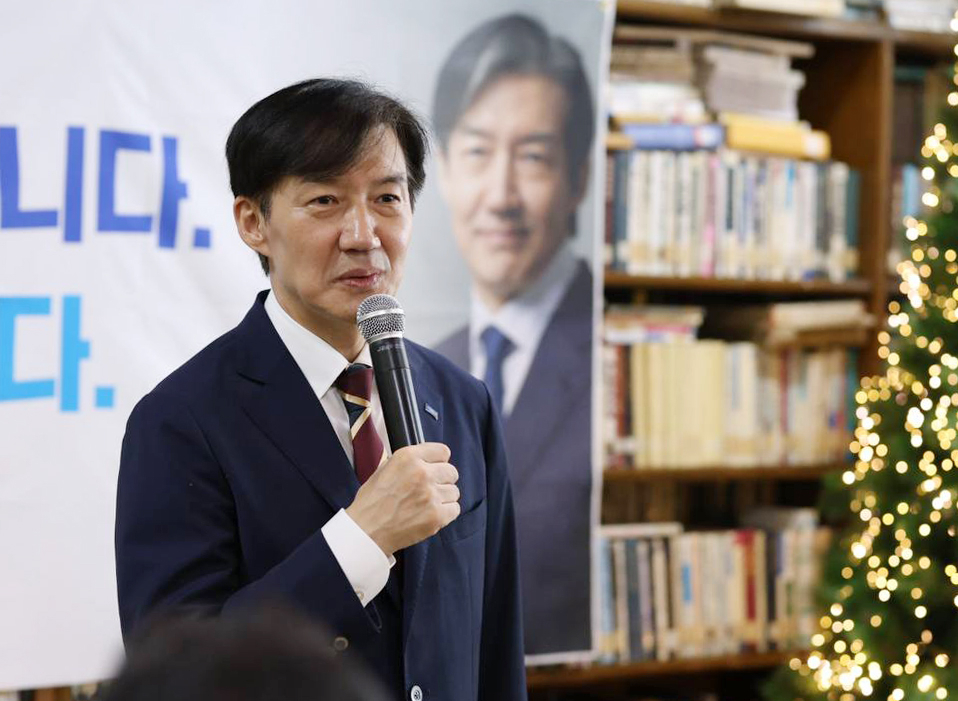 Cho Kuk, head of the Institute for Policy Innovation at the minor liberal Rebuilding Korea Party, speaks during an event for party members in Gochang County, North Jeolla, on Aug. 27. [REBUILDING KOREA PARTY]