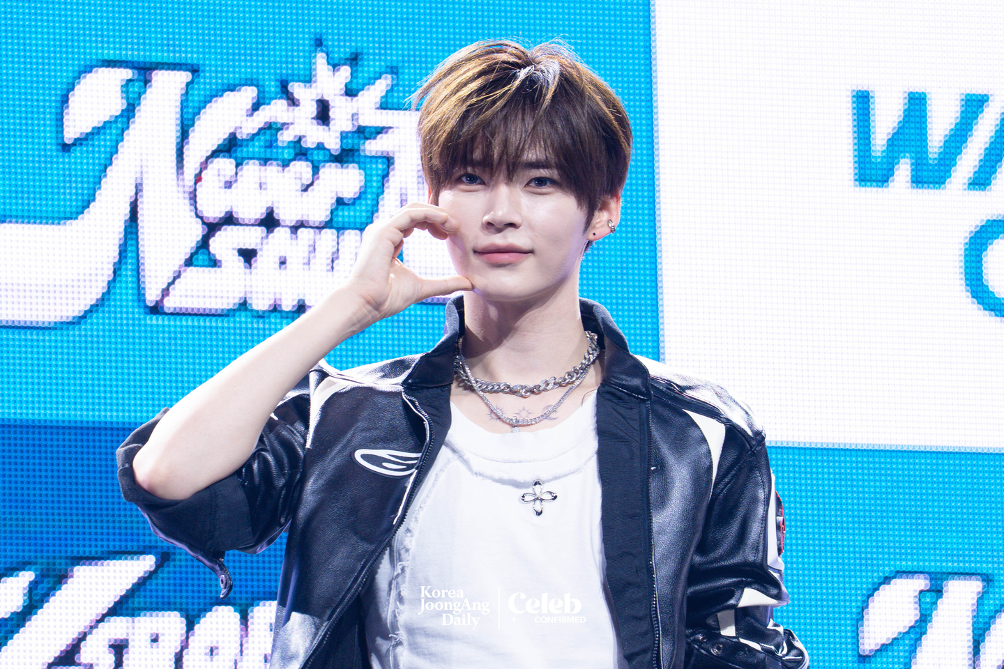 ZeroBaseone’s Sung Han-bin poses for photos during a showcase for the release of the band’s first full-length album, “Never Say Never,” at the Blue Square in central Seoul on Sept 1. [DANIELA GONZALEZ PEREZ]