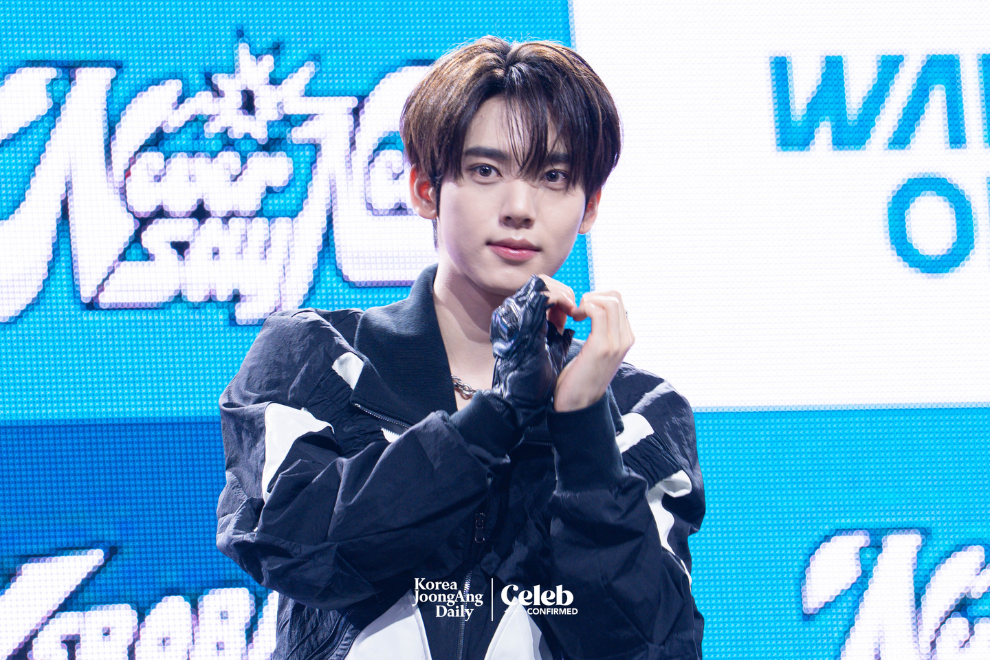 ZeroBaseOne’s Han Yu-jin poses for photos during a showcase for the release of the band’s first full-length album, “Never Say Never,” at the Blue Square in central Seoul on Sept 1. [DANIELA GONZALEZ PEREZ]