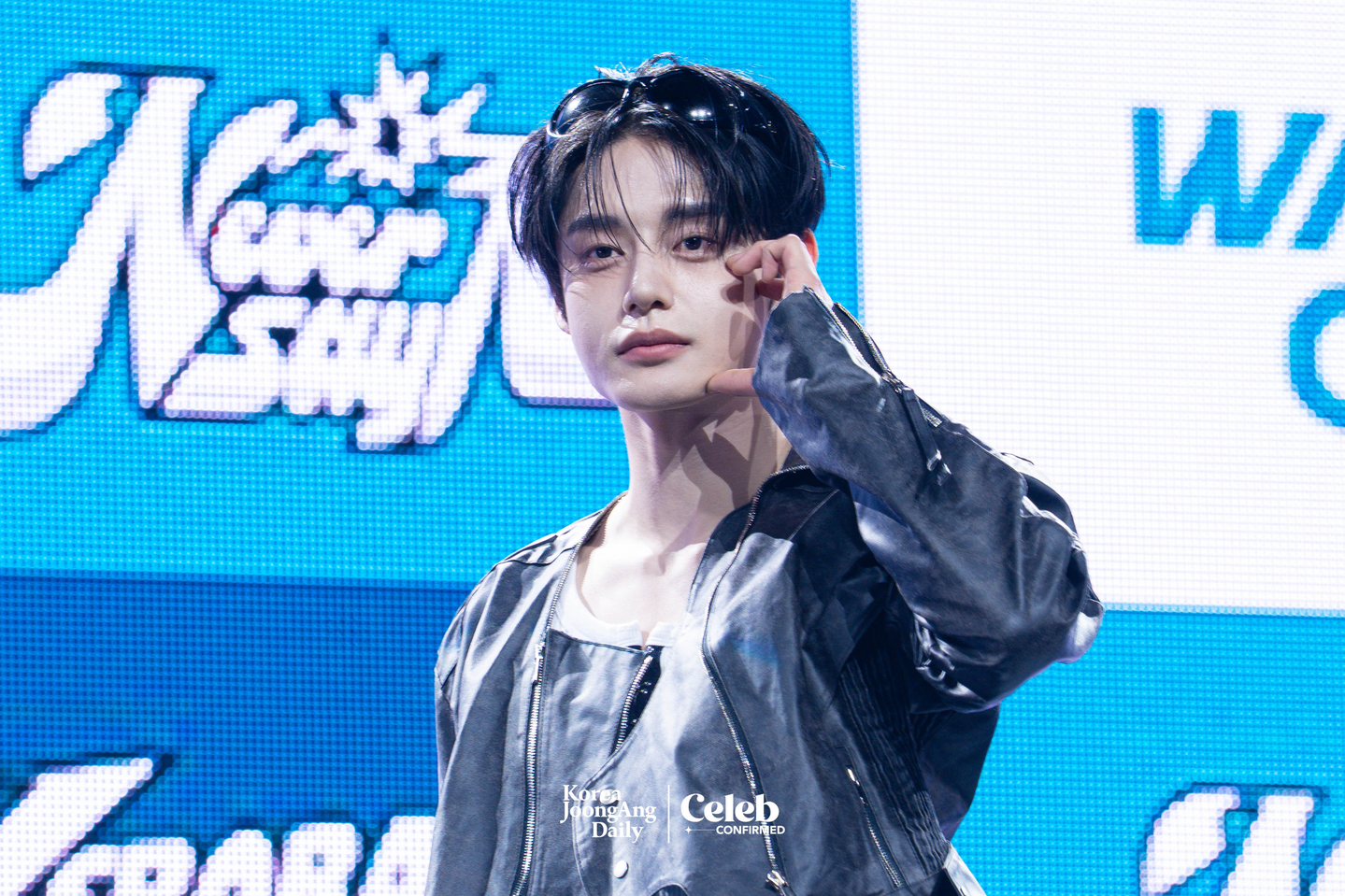 ZeroBaseOne’s Kim Ji-woong poses for photos during a showcase for the release of the band’s first full-length album, “Never Say Never,” at the Blue Square in central Seoul on Sept 1. [DANIELA GONZALEZ PEREZ]