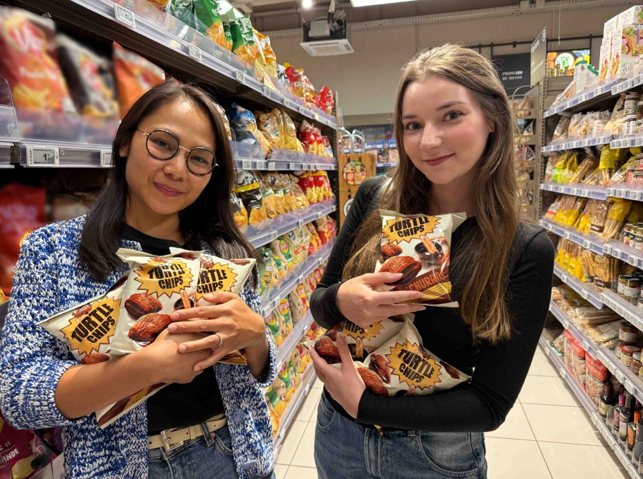 Orion’s Kkobuk Chip snack entered Carrefour, the French hypermarket chain, the company said Sept. 1. [ORION] 