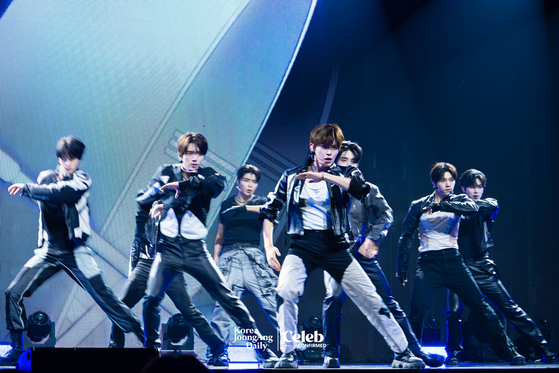 Boy band ZeroBaseOne performs lead track “Iconik” during a showcase for the release of its first full-length album, “Never Say Never,” at the Blue Square in central Seoul on Sept 1. [DANIELA GONZALEZ PEREZ]