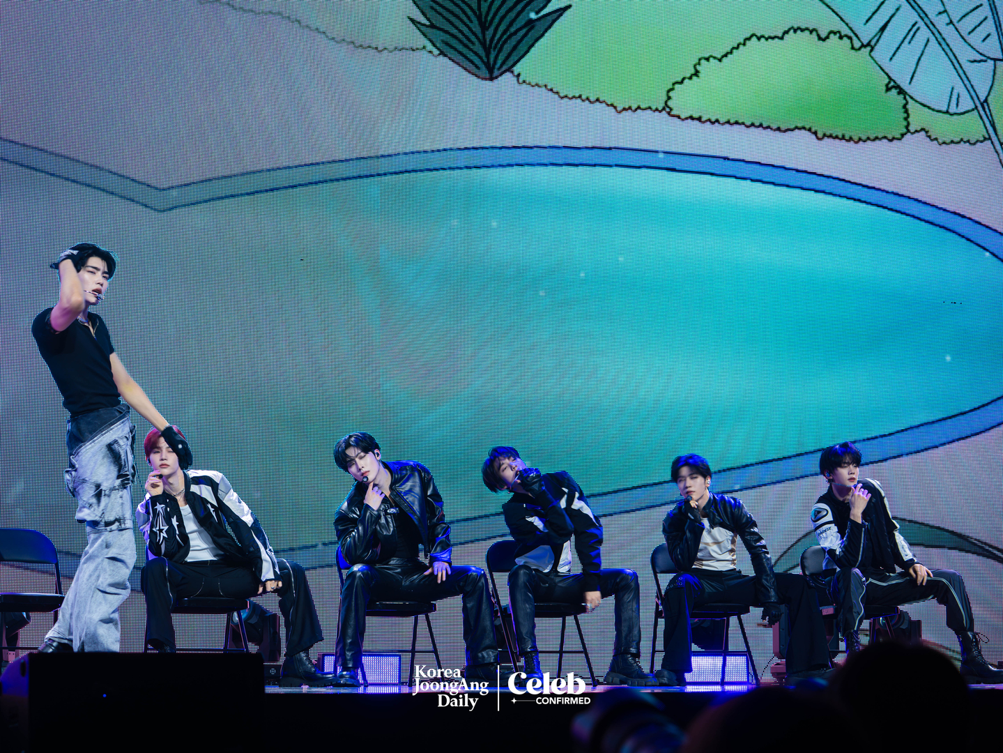 Boy band ZeroBaseOne performs B-side track “Lovesick Game” during a showcase for the release of its first full-length album, “Never Say Never,” at the Blue Square in central Seoul on Sept 1. [DANIELA GONZALEZ PEREZ]