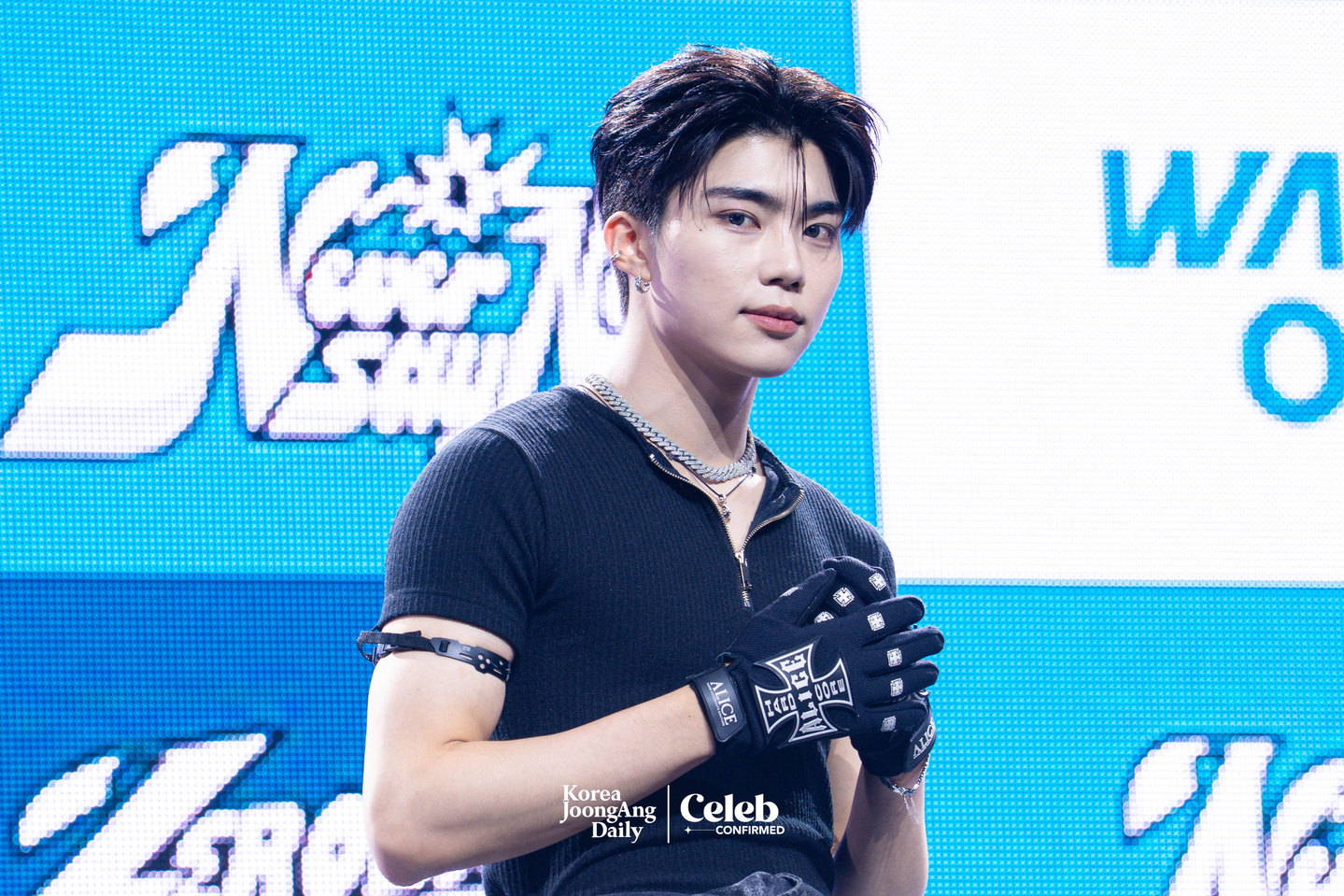 ZeroBaseOne’s Park Gun-wook poses for photos during a showcase for the release of the band’s first full-length album, “Never Say Never,” at the Blue Square in central Seoul on Sept 1. [DANIELA GONZALEZ PEREZ]