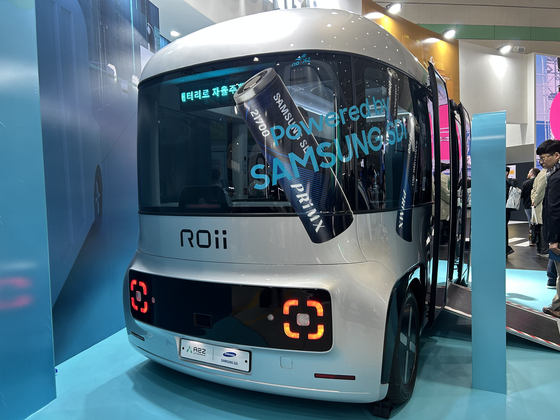 ROii is displayed at the Samsung SDI booth at the InterBattery 2025 expo at Kintex, Gyeonggi, in March. The self-driving bus is powered by Samsung SDI batteries. [SARAH CHEA]