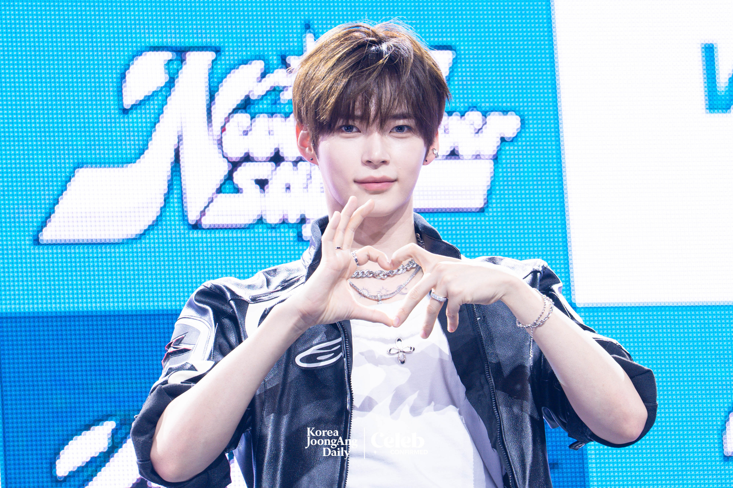 ZeroBaseOne’s Sung Han-bin poses for photos during a showcase for the release of the band’s first full-length album, “Never Say Never,” at the Blue Square in central Seoul on Sept 1. [DANIELA GONZALEZ PEREZ]
